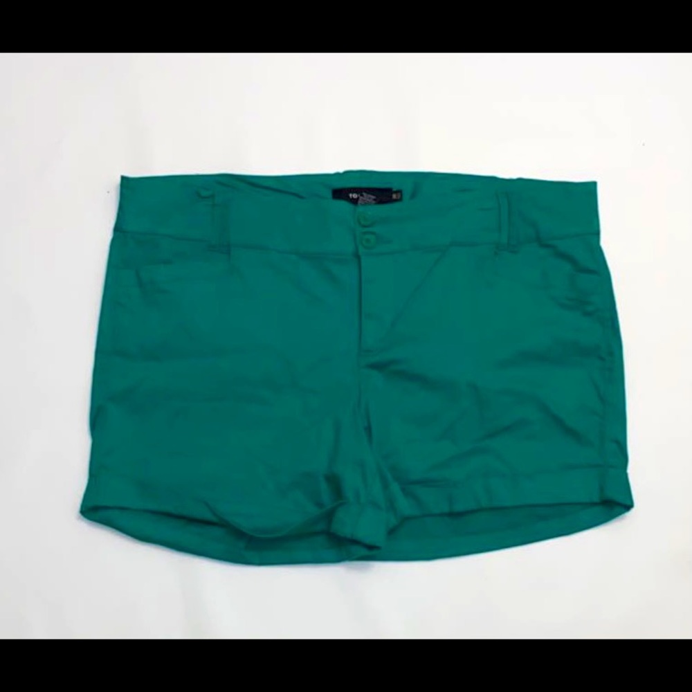 Plus size Green Cuffed Shorts
